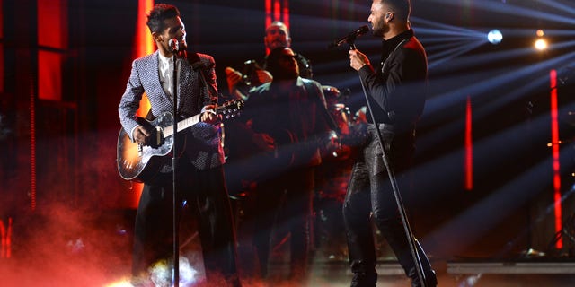 LAS VEGAS, NV - NOVEMBER 21: Musicians Draco Rosa (L) and Ricky Martin perform onstage during the 14th Annual Latin GRAMMY Awards held at the Mandalay Bay Events Center on November 21, 2013 in Las Vegas, Nevada. (Photo by Ethan Miller/Getty Images for LARAS)