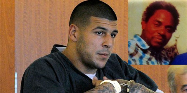 Aarón Hernández, ex tight end de los Patriots de Nueva Inglaterra, escucha durante una audiencia para fijarle fianza en el tribunal superior de Fall River, el jueves 27 de junio de 2013 en Fall River, Massachusetts. No obtuvo derecho a fianza. (Foto AP/Boston Herald, Ted Fitzgerald, Pool)