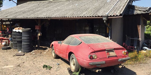 fe594898-ferrari barn