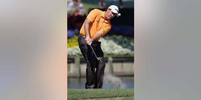 Phil Mickelson chips onto the 16th green during the first round of The Players championship golf tournament at TPC Sawgrass, Thursday, May 8, 2014, in Ponte Vedra Beach, Fla. (AP Photo/John Raoux)