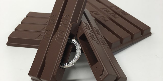 The Hershey's company made a 3D replica of the iconic chocolate bar for Evan to propose with.