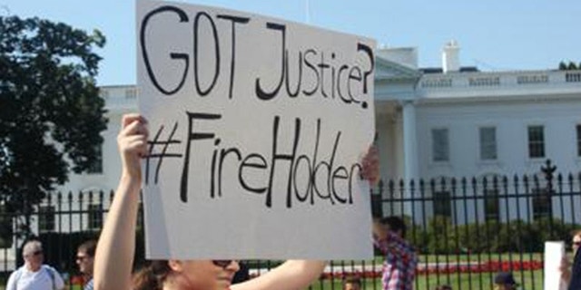 A protest at the White House ended quickly when the Secret Service found an unattended package. (campusreform.org)