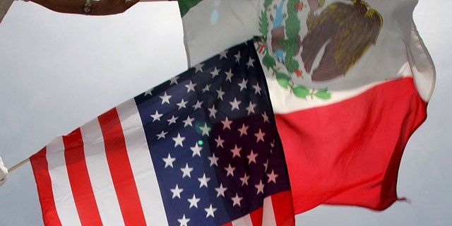 064d275f-57487081DM003_Immigrants_Ra