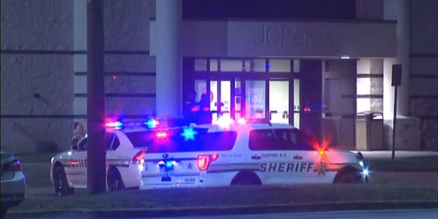 Polk County. Fla. Sheriff's Office converges on Eagle Ridge Mall on Sunday night.