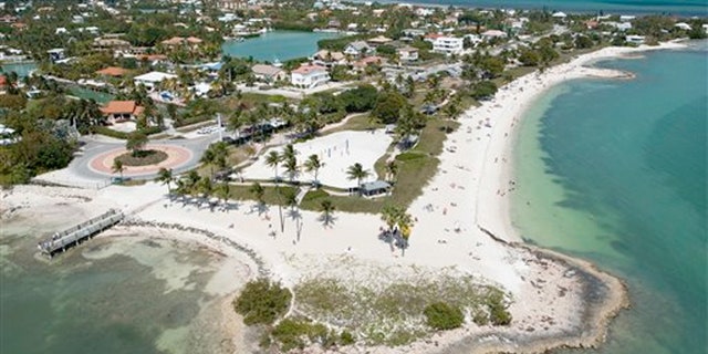 Fourteen staffers at the Marathon, Florida, restaurant are splitting the $10,000 tip.