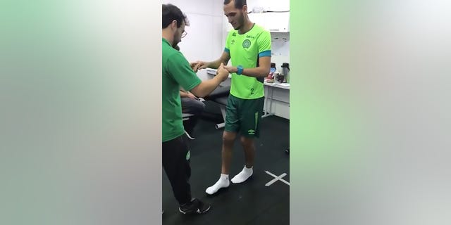 The emotional moment a Chapecoense plane crash survivor walks again.