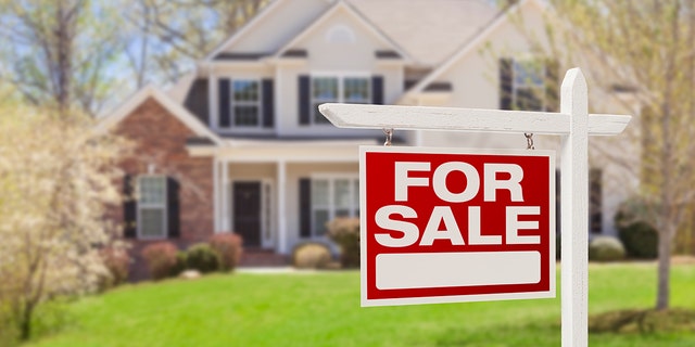 En 1972, le prix de vente médian d'une maison neuve vendue aux États-Unis était de 27 600 $.