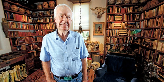 Forrest Fenn posing at his Santa Fe, N.M., home, in 2014.