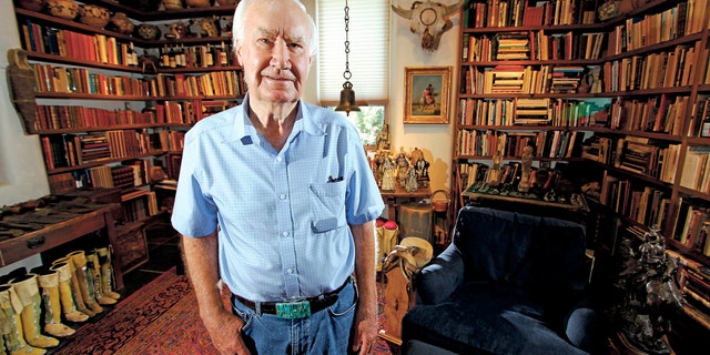 Forrest Fenn posing at his Santa Fe, N.M., home, in 2014.