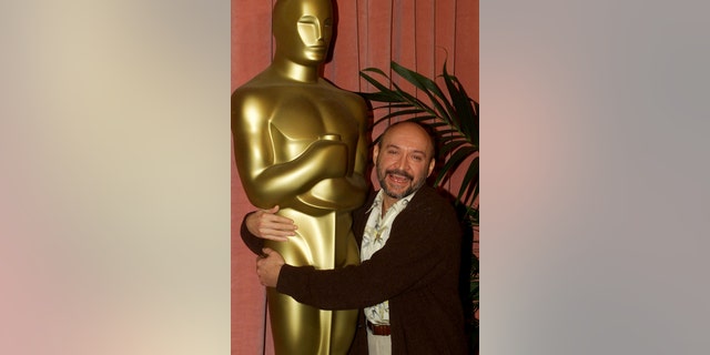 Director Frank Darabont puts his arms around a large Oscar statue as he arrives for the Academy of Motion Picture Arts & Sciences Oscar nominee luncheon, March 13 in Beverly Hills. Darabont is nominated as best director for his film "The Green Mile." The Academy Awards will be presented March 26 in Los Angeles.
FSP/HB - RTR27IY