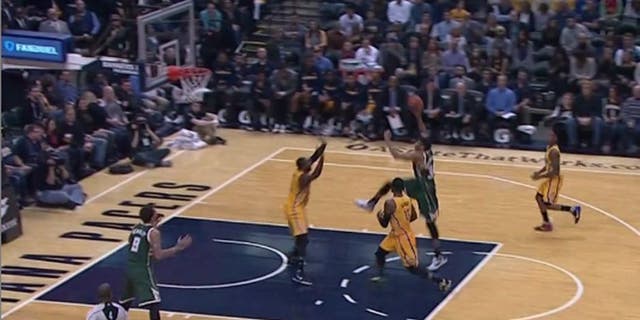 giannis free throw dunk