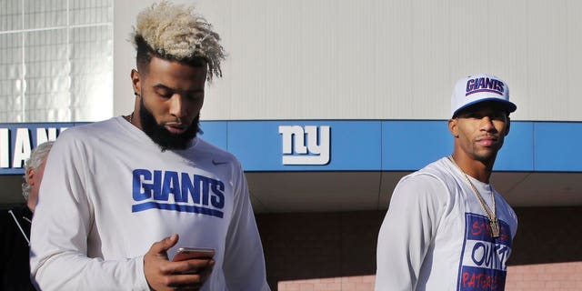 New York Giants wide receivers Odell Beckham, center, and Victor Cruz, right, walk together after practice on Wednesday.