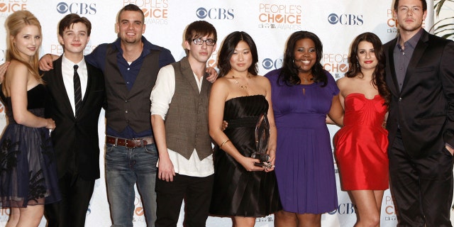 In this Jan. 6, 2010 file photo, the cast of "Glee," from left, Dianna Agron, Chris Colfer, Mark Salling, Kevin McHale, Jenna Ushkowitz, Amber Riley, Lea Michele and Cory Monteith arrives at the People's Choice Awards in Los Angeles. Salling, one of the stars of the Fox musical comedy “Glee,” died, Tuesday Jan. 30, 2018. He was 35. Salling’s lawyer, Michael J. Proctor did not release the cause of death.