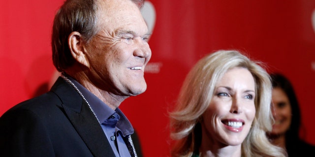 Glen Campbell S Widow Says It S Heart Wrenching To Relive Bittersweet Memories Of Late Country Star Fox News