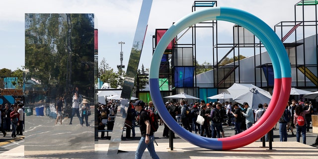 An attendee walks past a sculpture during the Google I/O 2016 developers conference in Mountain View, California May 19, 2016. (REUTERS/Stephen Lam)