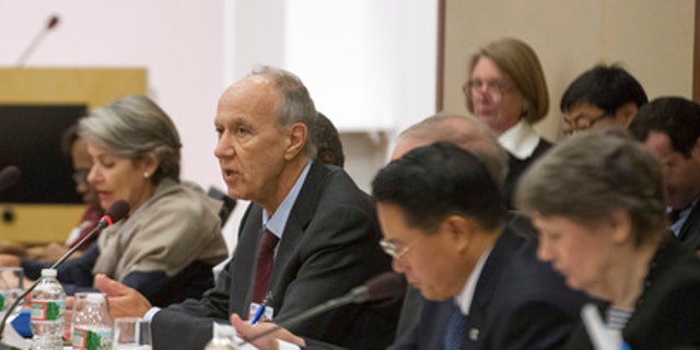 Francis Gurry (center), director-general of the World Intellectual Property Organization (WIPO), addresses the meeting of the United Nations Chief Executives Board (CEB) in Washington, D.C., on Nov. 20, 2014.  (Credit: UN Photo/Eskinder Debebe)