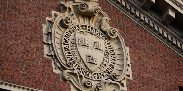 A seal hangs over a building at Harvard University in Cambridge, Massachusetts November 16, 2012. REUTERS/Jessica Rinaldi (UNITED STATES - Tags: EDUCATION) - TM3E8BG1EZ201