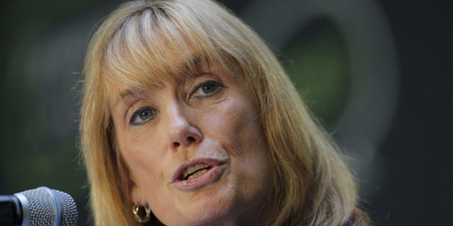 New Hampshire Governor Maggie Hassan speaks at the No Labels Problem Solver Convention in Manchester, New Hampshire October 12, 2015. REUTERS/Brian Snyder - RTS43ZV