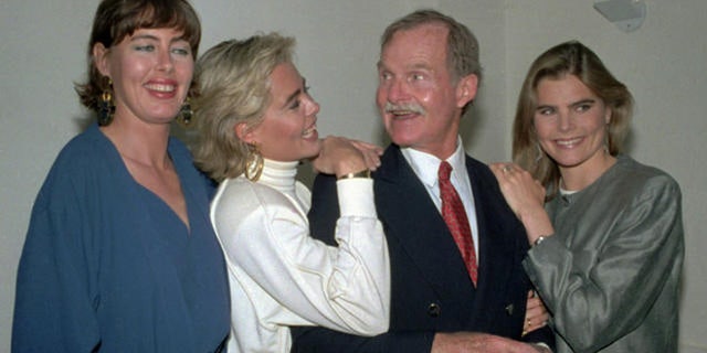 The Hemingway daughters, from left, Muffet, Margaux, and Mariel, pose with their father Jack in New York in a May 16, 1986, photo.(AP Photo/David Bookstaver)