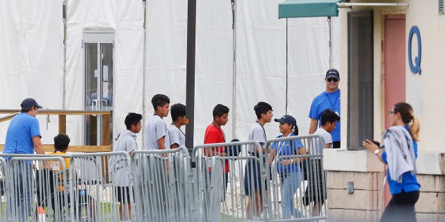 A Senate subcommittee has found that federal officials for the second time lost track of nearly 1,500 migrant children earlier this year after a government agency placed the minors in the custody of adult sponsors in communities nationwide.
