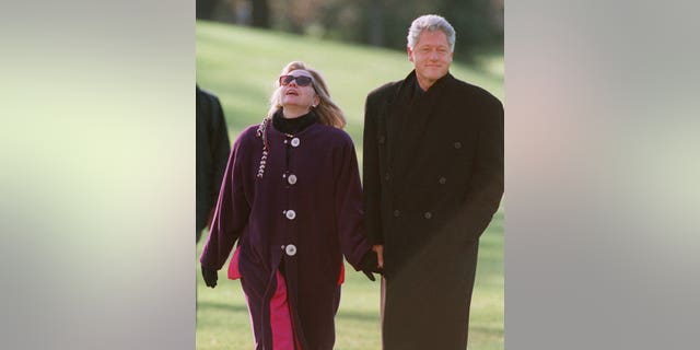 President and Mrs. Clinton walk to the White House after arriving by Marine One on the South Lawn Wednesday, Nov. 27, 1996