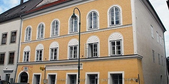 Hitler's birthplace in Braunau, Austria. (Wikimedia)