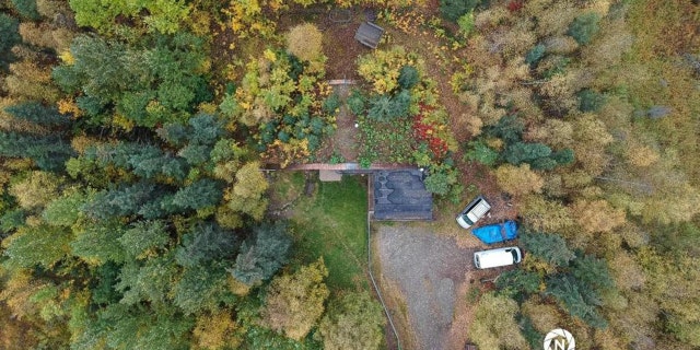 The flora-covered house is practically hidden from above.
