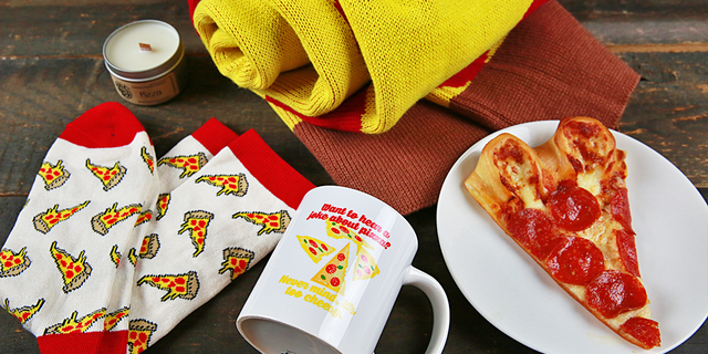 'Tis The Cheese'n Holiday Starter Packages pack all the holiday bells and whistles.