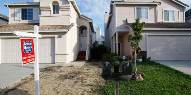 ANTIOCH, CA - OCTOBER 15: A dead lawn and a for sale sign is seen in front of a foreclosed home on Catanzaro Way October15, 2007 in Antioch, California. The San Francisco Bay Area zip code 94531, Antioch, California, has experienced a spike in home foreclosures with a reported 271 homes repossessed between January and August of this year. Antioch has also seen the biggest decline in home prices since May of this year with prices dropping 15 percent. California ranks third behind Ohio and Michigan in foreclosures. (Photo by Justin Sullivan/Getty Images)
