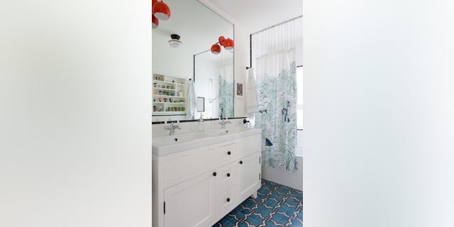 A bathroom by Karen Vidal with an IKEA sink top.