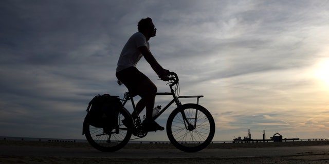 A commuter cruises on his bike on a trail along Lake Michigan, as he takes advantage of the mild early fall temperatures Thursday morning, Sept. 24, 2015, in Chicago. (AP Photo/Kiichiro Sato)