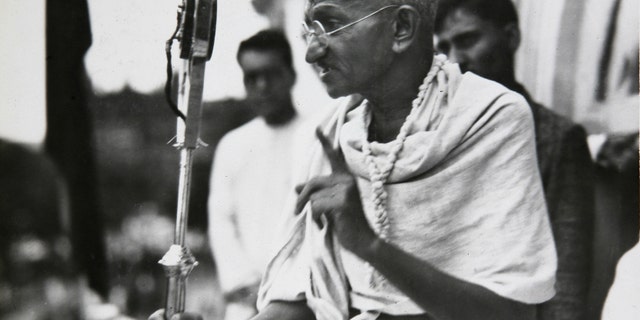 Mahatma Gandhi talks to a crowd in India in 1931.
