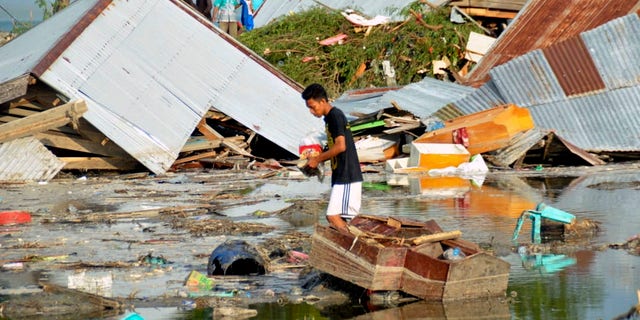 Indonesia quake, tsunami kill hundreds, devastate coast | Fox News