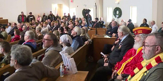 Hundreds came together to pay respects at an Indiana church to a veteran who died without a family.