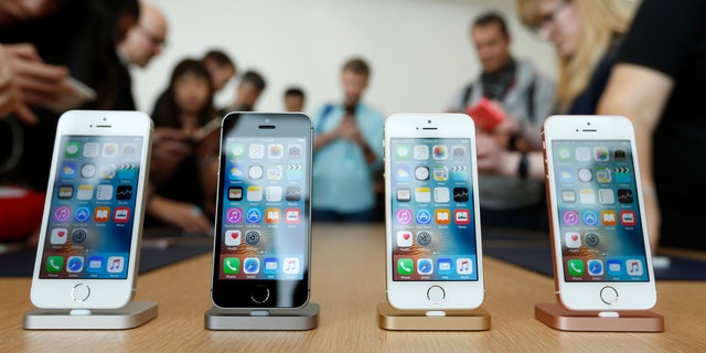 The new iPhone SE on display during an event at the Apple headquarters in Cupertino, California March 21, 2016. (REUTERS/Stephen Lam)