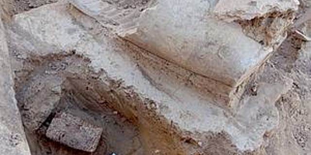 A cuneiform clay tablet on the floor of the Assyrian governor’s palace, and a broken ceramic vessel. (Photo: Peter Pfälzner, University of Tübingen)