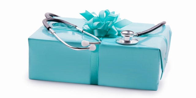 Stethoskop on a gift box