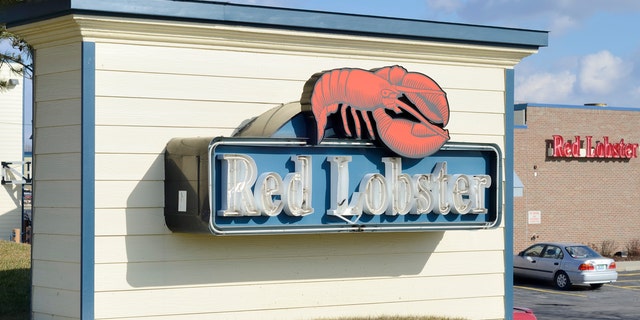 A waitress at a Red Lobster restaurant in Tennessee was also accused in 2013 of faking an offensive message on a customer's receipt.