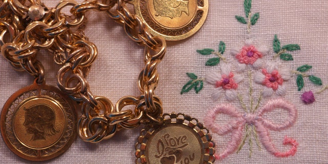 Help mom keep her family near with the subtle sentiment of family tree jewlery.