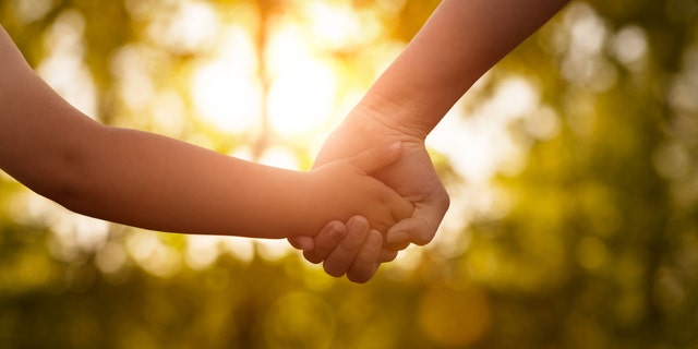 holding_hands_mother_child