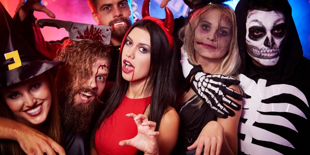 HelloGiggles website posted some interesting costume ideas on Facebook.