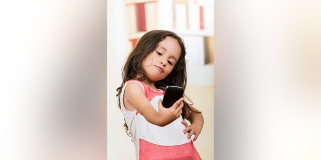 selfie_child_girl_istock