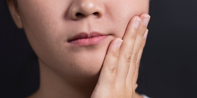 puffy_face_swollen_toothache_istock