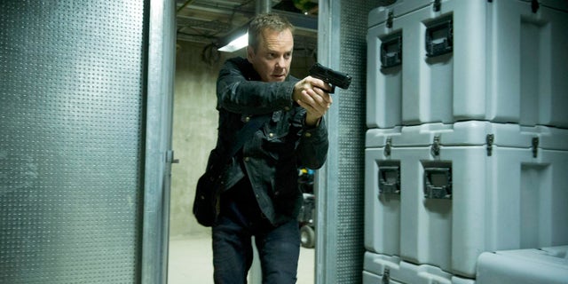 24: LIVE ANOTHER DAY: Jack (Kiefer Sutherland) chases a suspect in the "7:00 PM - 8:00 PM" episode of 24: LIVE ANOTHER DAY airing Monday, June 23 (9:00-10:00 PM ET/PT) on FOX. ©2014 Fox Broadcasting Co. Cr: Chris Raphael/FOX