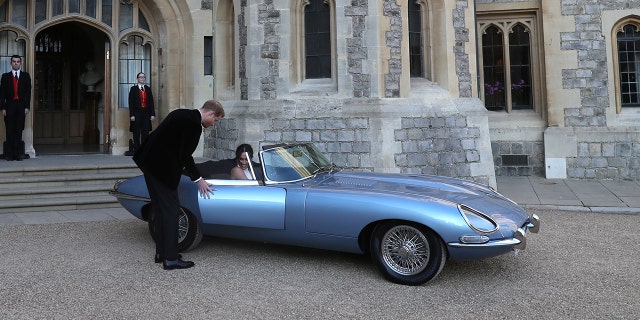 The newly married Duke and Duchess of Sussex, Meghan Markle and Prince Harry, leaving Windsor Castle after their wedding to attend an evening reception at Frogmore House, hosted by the Prince of Wales Windsor, Britain, May 19, 2018. Steve Parsons/Pool via REUTERS - RC1C6E02A820