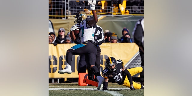 Fournette's second touchdown run of the day put Jacksonville on top, 14-0, in the first quarter.