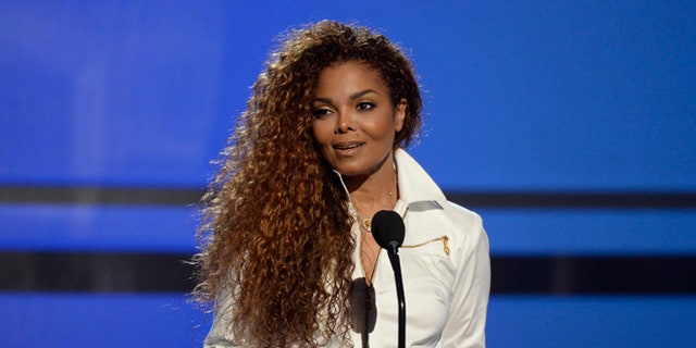 Janet Jackson accepts the Ultimate Icon Award during the 2015 BET Awards in Los Angeles, California, June 28, 2015. REUTERS/Kevork Djansezian - RTX1I6RL