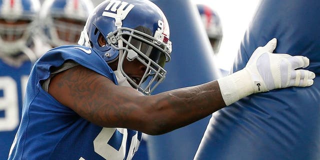 New York Giants defensive end Jason Pierre-Paul works out during NFL football practice, Thursday, Oct. 29, 2015, in East Rutherford, N.J. The two-time Pro Bowl defensive end is back more than three months after losing a finger in a July 4 fireworks accident. His right index finger was amputated, his thumb was injured and his hand sustained burns in the accident. (AP Photo/Julio Cortez)