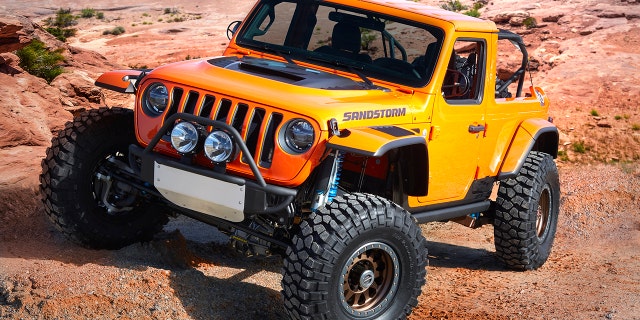 Jeep® Sandstorm (formerly Desert Hawk) concept