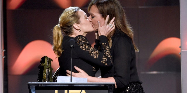 Allison Janney, right, kisses Kate Winslet, winner of the Hollywood actress award for "Wonder Wheel" at the Hollywood Film Awards at the Beverly Hilton hotel on Sunday, Nov. 5, 2017, in Beverly Hills, Calif. (Photo by Chris Pizzello/Invision/AP)